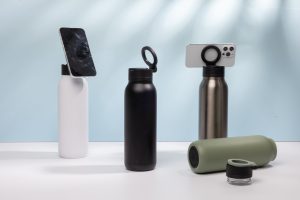 BOTELLA PRO - 900ml Multi-Functional Drink Bottle with Magnetic Phone Loop - Image 26