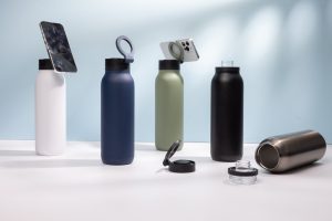 BOTELLA PRO - 900ml Multi-Functional Drink Bottle with Magnetic Phone Loop - Image 25